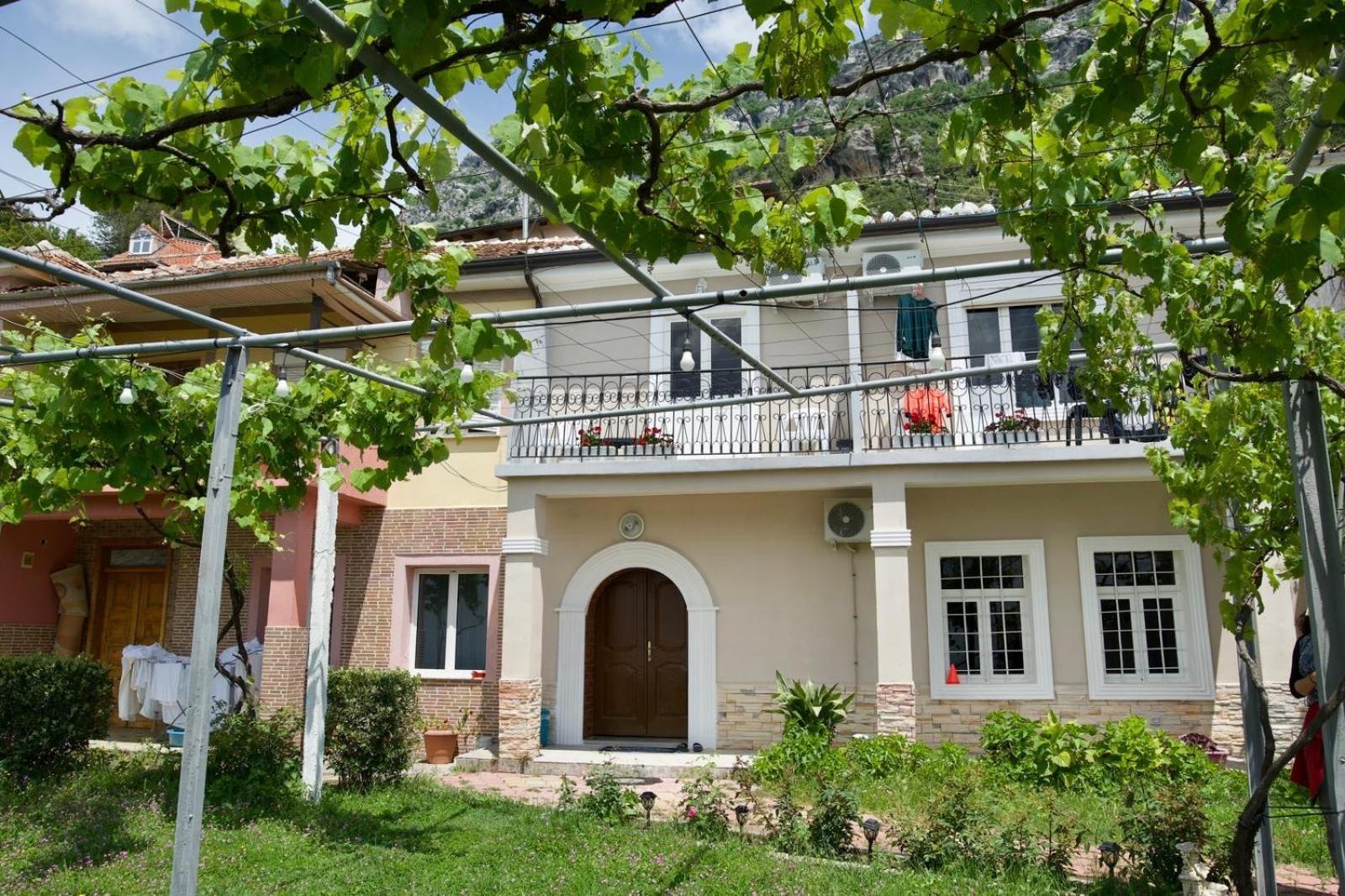 Garden Villa Guni Krujë Dış mekan fotoğraf